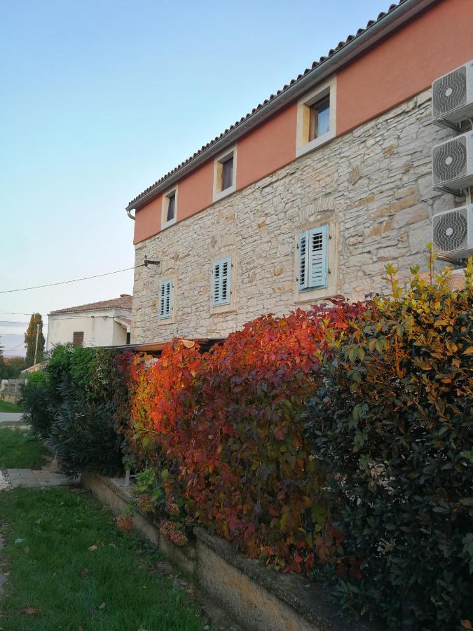 Eti And Mia Holiday Apartments Muntić Eksteriør billede