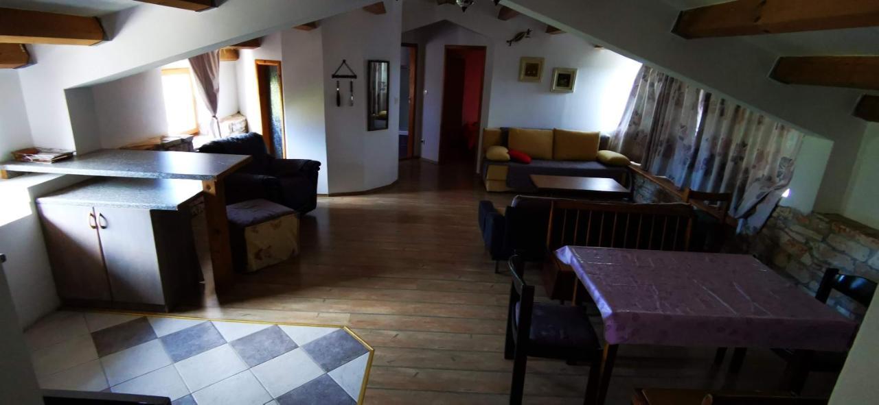 Eti And Mia Holiday Apartments Muntić Eksteriør billede