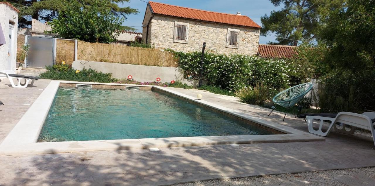 Eti And Mia Holiday Apartments Muntić Eksteriør billede