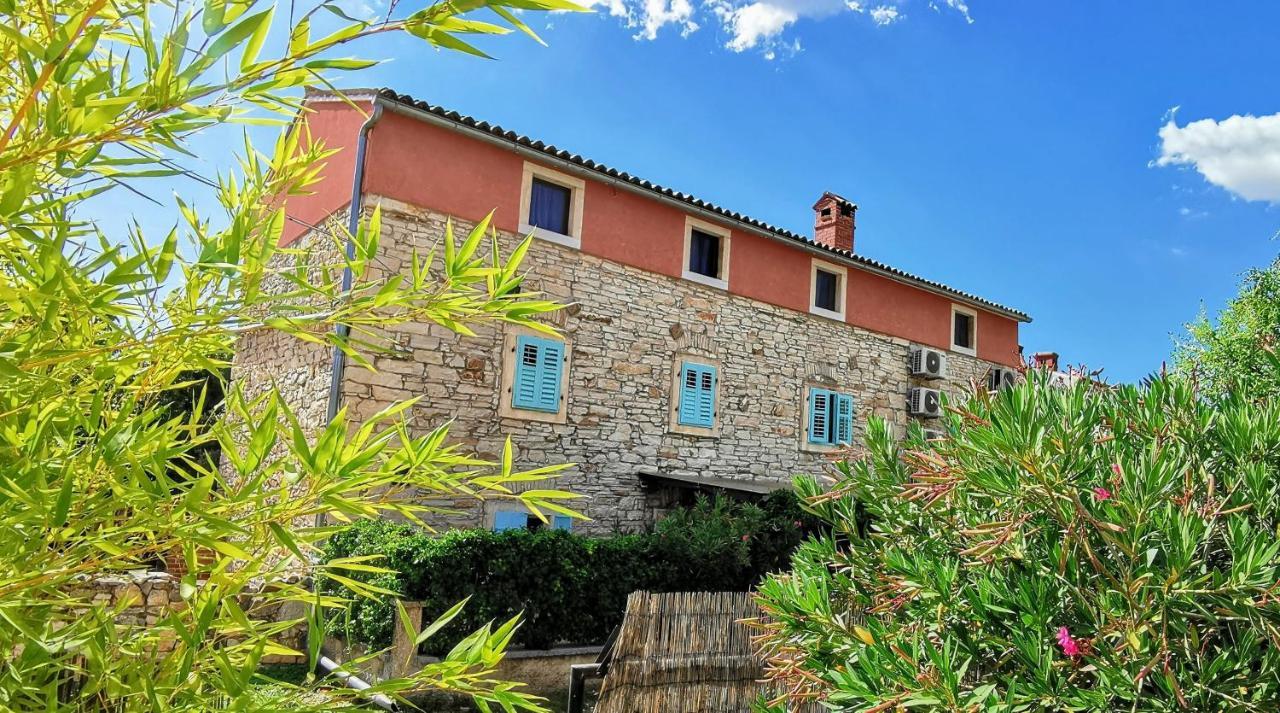 Eti And Mia Holiday Apartments Muntić Eksteriør billede