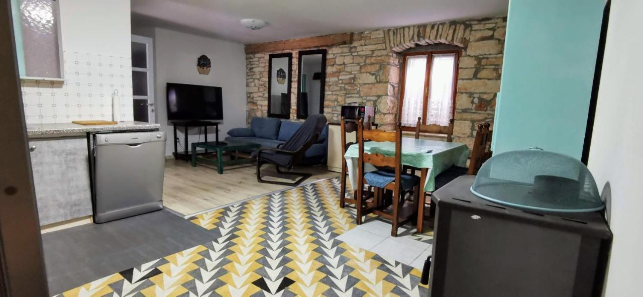 Eti And Mia Holiday Apartments Muntić Eksteriør billede