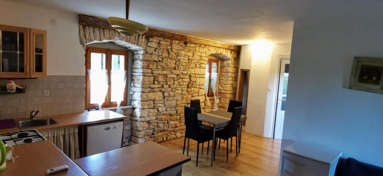 Eti And Mia Holiday Apartments Muntić Eksteriør billede