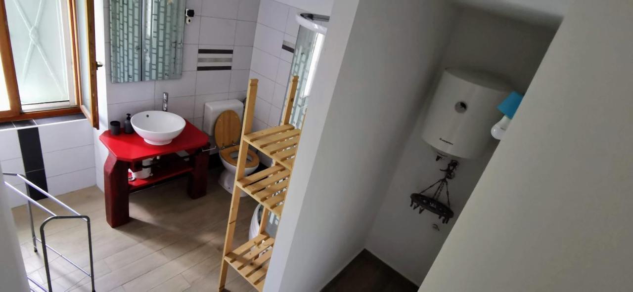 Eti And Mia Holiday Apartments Muntić Eksteriør billede